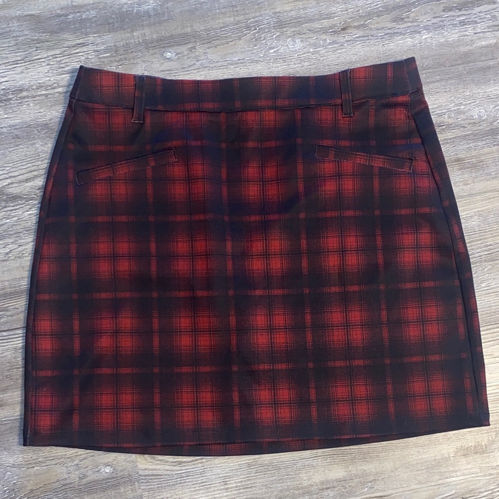 NWOT MAURICES Red Plaid Stretchy Preppy Skirt L